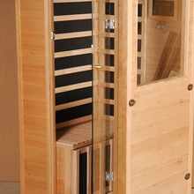 Salle de sauna à porte vitrée pour une personne